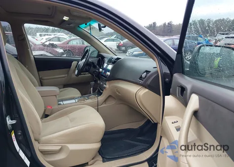 2010 Toyota Highlander Base V6 из США, поврежденный, VIN 5TDBK3EH4AS034170